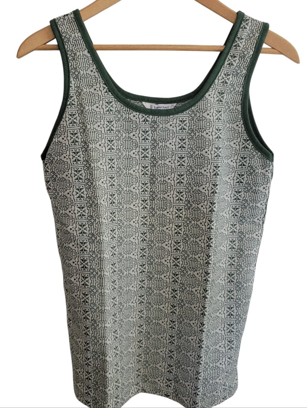 Towncraft Penn-Prest 1970s tank top green & white geometric knit pattern Size M